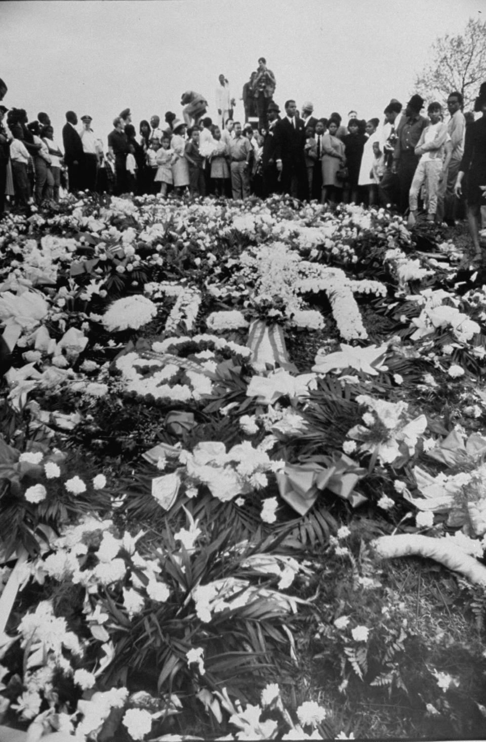 <p>Flowers cover the grave of assassinated civil rights leader Martin Luther King Jr. in Atlanta. (Photo: Vernon Merritt III/Time & Life Pictures/Getty Images) </p>