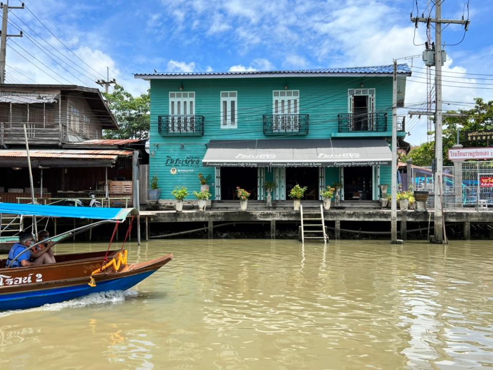 泰國自駕不思議  熱帶雨林秘境咖啡、紅樹林夕景餐廳！入住水上市場夢幻旅宿