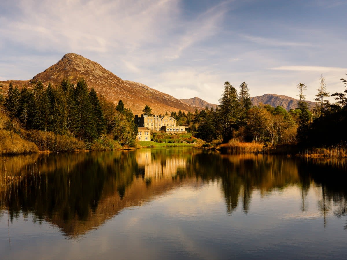 Enjoy glistening lake views and fantastic walking trails in this 19th-century castle (Ballynahinch castle hotel)