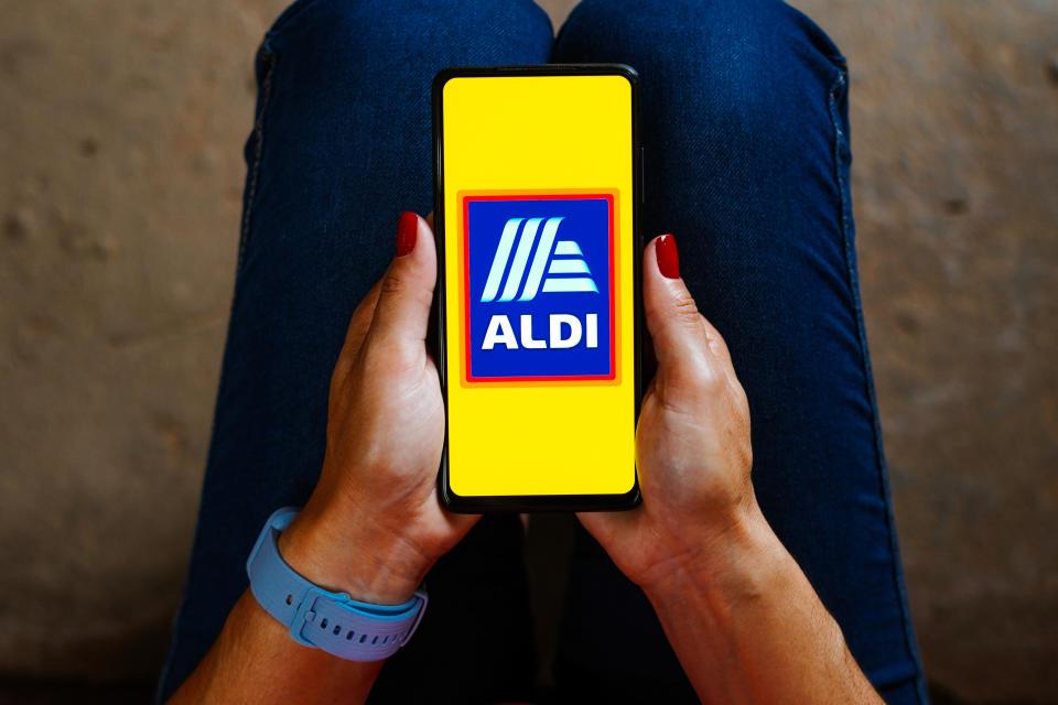 Ein TikTok-Video machte eine Aldi-Kassiererin über Nacht zur bekannten Influencerin. (Symbolbild: Getty Images)