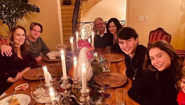 catherine-zeta-jones-family-thanksgiving