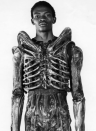 <p>Bolaji Badejo a incarné le monstre Alien dans le premier opus de 1978 de Ridley Scott. L'acteur nigérian atteint de la drépanocytose est décédé en 1992.</p>... <a href="https://www.programme-television.org/diapos-tv/Insidious-Ca-Conjuring-Decouvrez-les-vrais-visages-des-monstres-du-cinema-PHOTOS-4643170/Bolaji-Badejo-est-Alien-1978#xtor=AL-55" rel="nofollow noopener" target="_blank" data-ylk="slk:Voir la suite des photos sur Télé 7 Jours" class="link ">Voir la suite des photos sur Télé 7 Jours</a> <h3>A lire aussi</h3> <ul> <li> <a href="https://www.programme-television.org/diapos-tv/David-Hasselhoff-Pekin-Express-Neal-McDonough-retour-en-images-sur-le-61e-Festival-de-Television-de-Monte-Carlo-PHOTOS-4689043#xtor=AL-55" rel="nofollow noopener" target="_blank" data-ylk="slk:David Hasselhoff, Pékin Express, Neal McDonough : retour en images sur le 61e Festival de Télévision de Monte-Carlo (PHOTOS)" class="link "> David Hasselhoff, Pékin Express, Neal McDonough : retour en images sur le 61e Festival de Télévision de Monte-Carlo (PHOTOS) </a> </li> <li> <a href="https://www.programme-television.org/diapos-tv/Salto-toutes-les-nouveautes-de-juin-2022-PHOTOS-4687893#xtor=AL-55" rel="nofollow noopener" target="_blank" data-ylk="slk:Salto : toutes les nouveautés de juin 2022 (PHOTOS)" class="link "> Salto : toutes les nouveautés de juin 2022 (PHOTOS) </a> </li> <li> <a href="https://www.programme-television.org/diapos-tv/Apres-Un-bail-en-enfer-ces-series-documentaires-Netflix-qui-font-froid-dans-le-dos-PHOTOS-4683927#xtor=AL-55" rel="nofollow noopener" target="_blank" data-ylk="slk:Après Un bail en enfer, ces séries documentaires Netflix qui font froid dans le dos (PHOTOS)" class="link "> Après Un bail en enfer, ces séries documentaires Netflix qui font froid dans le dos (PHOTOS) </a> </li> <li> <a href="https://www.programme-television.org/diapos-tv/La-Chronique-des-Bridgerton-Snowpiercer-Le-top-10-des-series-les-plus-vues-sur-BetaSeries-cette-semaine-PHOTOS-4685418#xtor=AL-55" rel="nofollow noopener" target="_blank" data-ylk="slk:La Chronique des Bridgerton, Snowpiercer... Le top 10 des séries les plus vues sur BetaSeries cette semaine (PHOTOS)" class="link "> La Chronique des Bridgerton, Snowpiercer... Le top 10 des séries les plus vues sur BetaSeries cette semaine (PHOTOS) </a> </li> <li> <a href="https://www.programme-television.org/diapos-tv/Obi-Wan-Kenobi-The-Boys-HPI-Le-top-10-des-series-les-plus-vues-sur-BetaSeries-cette-semaine-PHOTOS-4688433#xtor=AL-55" rel="nofollow noopener" target="_blank" data-ylk="slk:Obi-Wan Kenobi, The Boys, HPI... : Le top 10 des séries les plus vues sur BetaSeries cette semaine (PHOTOS)" class="link "> Obi-Wan Kenobi, The Boys, HPI... : Le top 10 des séries les plus vues sur BetaSeries cette semaine (PHOTOS) </a> </li> <li> <a href="https://www.programme-television.org#xtor=AL-55" rel="nofollow noopener" target="_blank" data-ylk="slk:Consultez votre programme tv sur Télé 7 Jours" class="link ">Consultez votre programme tv sur Télé 7 Jours </a> </li> </ul>
