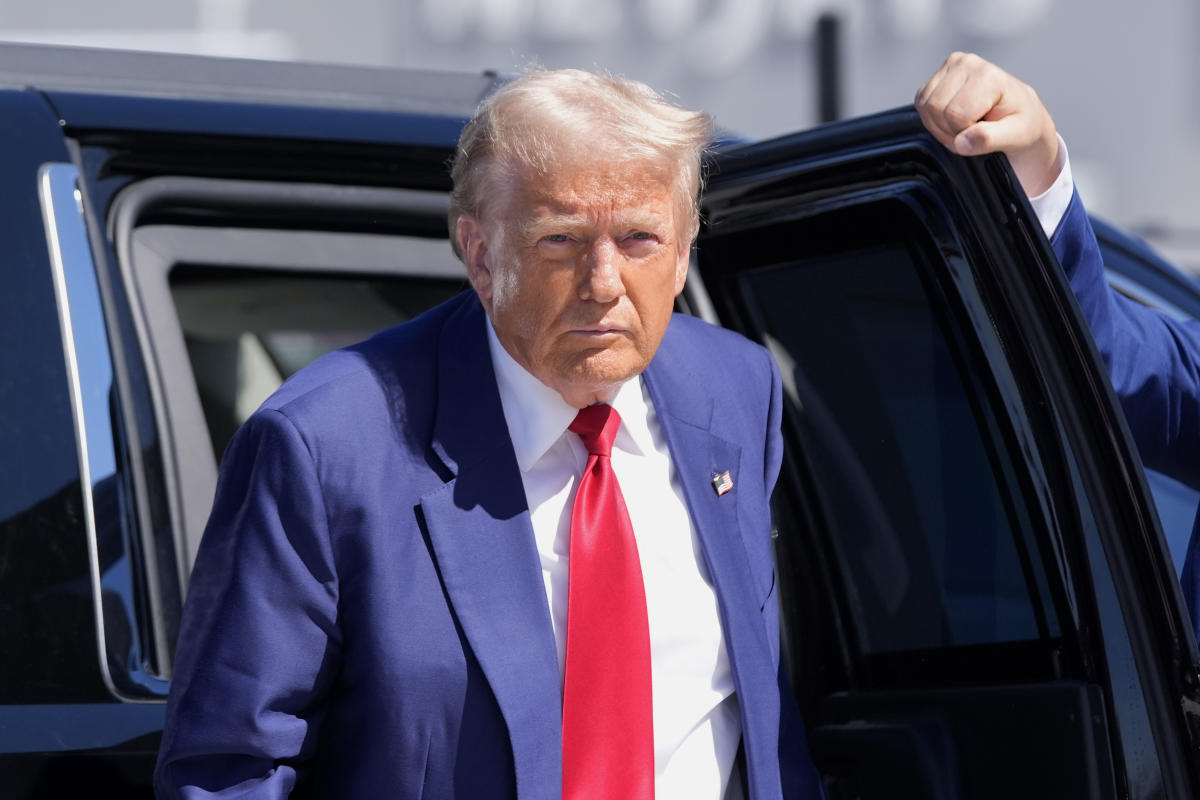 Trump and Harris resume campaigning after apparent assassination attempt