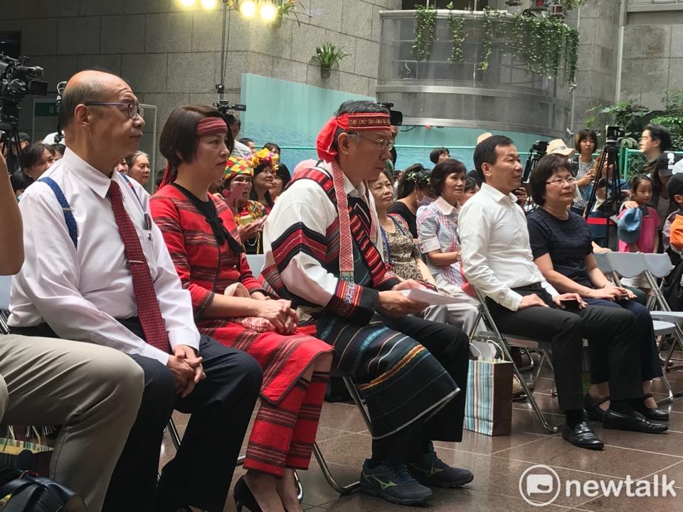 台北市長柯文哲今日出席81原住民日活動，特別穿上原住民傳統服飾。   圖：周煊惠 / 攝