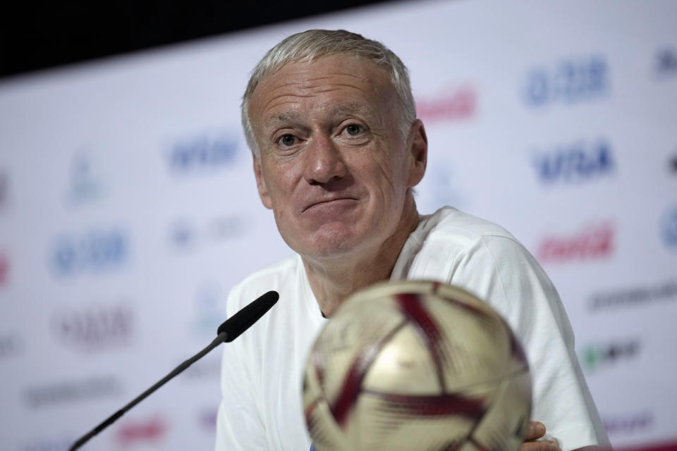 El técnico de Francia Didier Deschamps durante una rueda de prensa en la víspera de la final del Mundial, el sábado 17 de diciembre de 2022. Francia enfrentará a Argentina. (AP Foto/Christophe Ena)