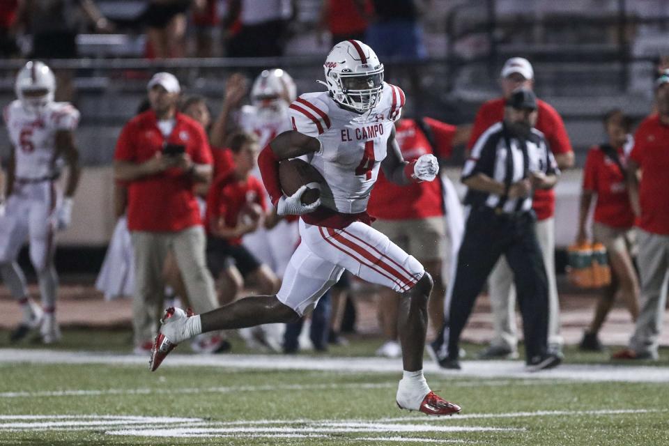 El Campo's Rueben Owens scores a touchdown at Buccaneer Stadium on Friday, Sept. 2, 2022.