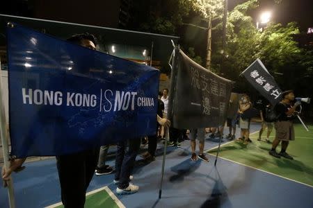 Activists demanding Hong Kong independence protest outside a candlelight vigil to mark the 27th anniversary of the crackdown of pro-democracy movement at Beijing's Tiananmen Square in 1989, at Victoria Park in Hong Kong June 4, 2016. REUTERS/Bobby Yip