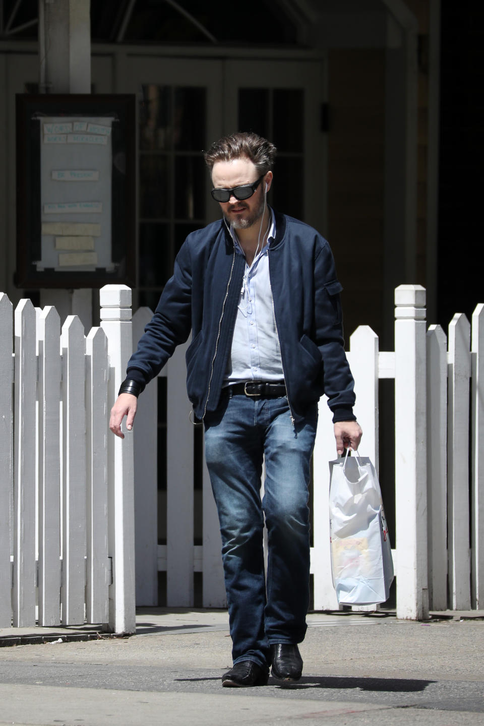 Just as his partner’s father makes headlines for alleged abuse, Australian actor Matthew Newton has been spotted keeping a low profile while out and about in New York this week. Source: Mega