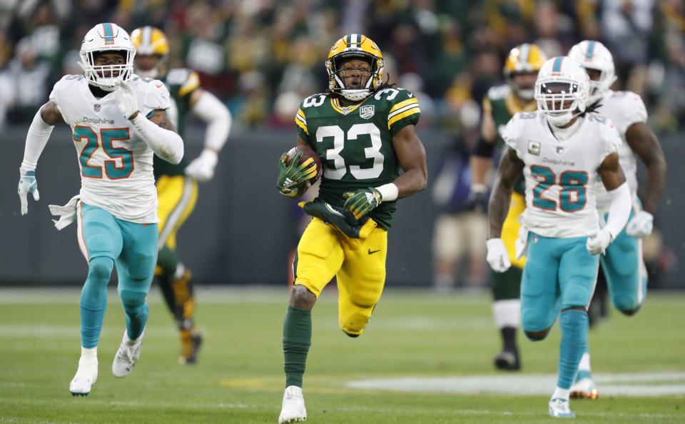 Green Bay Packers' Aaron Jones breaks away for a 67-yard run during the first half of an NFL football game against the Miami Dolphins Sunday, Nov. 11, 2018, in Green Bay, Wis. (AP Photo/Matt Ludtke)