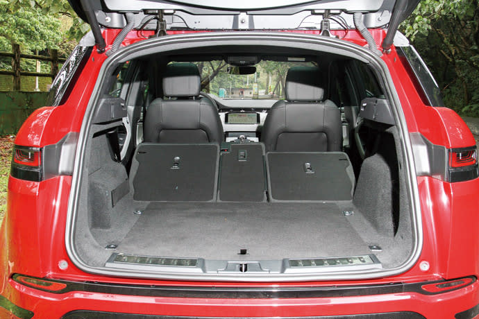 行李廂標準空間為472公升的容量，後座椅背傾倒則可得到1383公升。版權所有/汽車視界