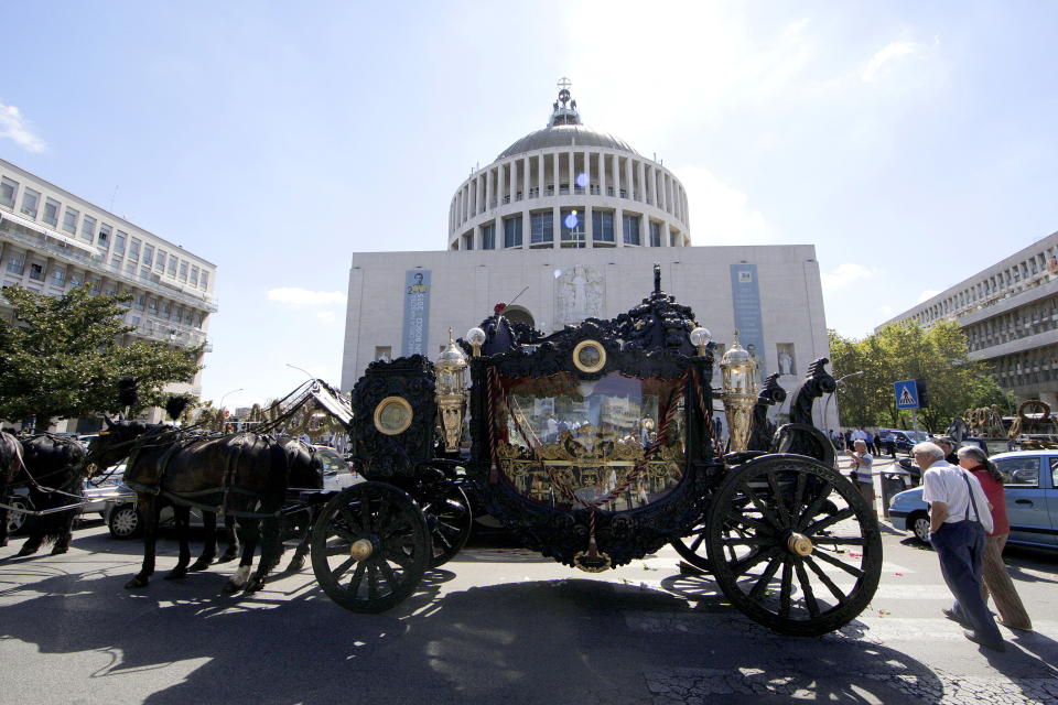I funerali di Vittorio Casamonica a Roma nell'agosto 2015 (foto REUTERS/Stringer)