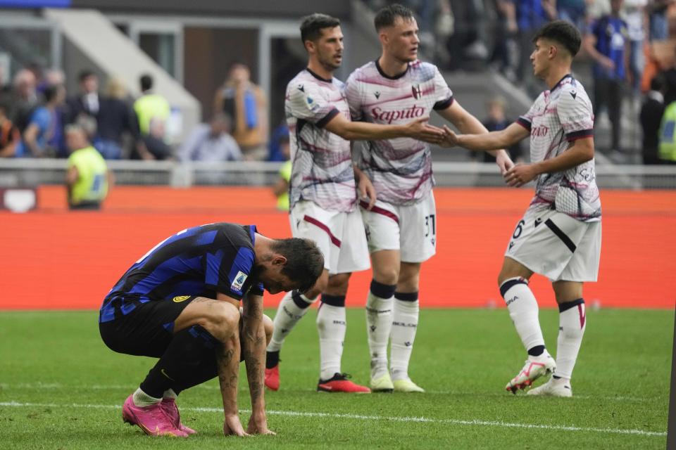 Francesco Acerbi del Inter de Milán reacciona al final del encuentro ante el Bologna en la Serie A el sábado 7 de octubre del 2023. (AP Foto/Luca Bruno)