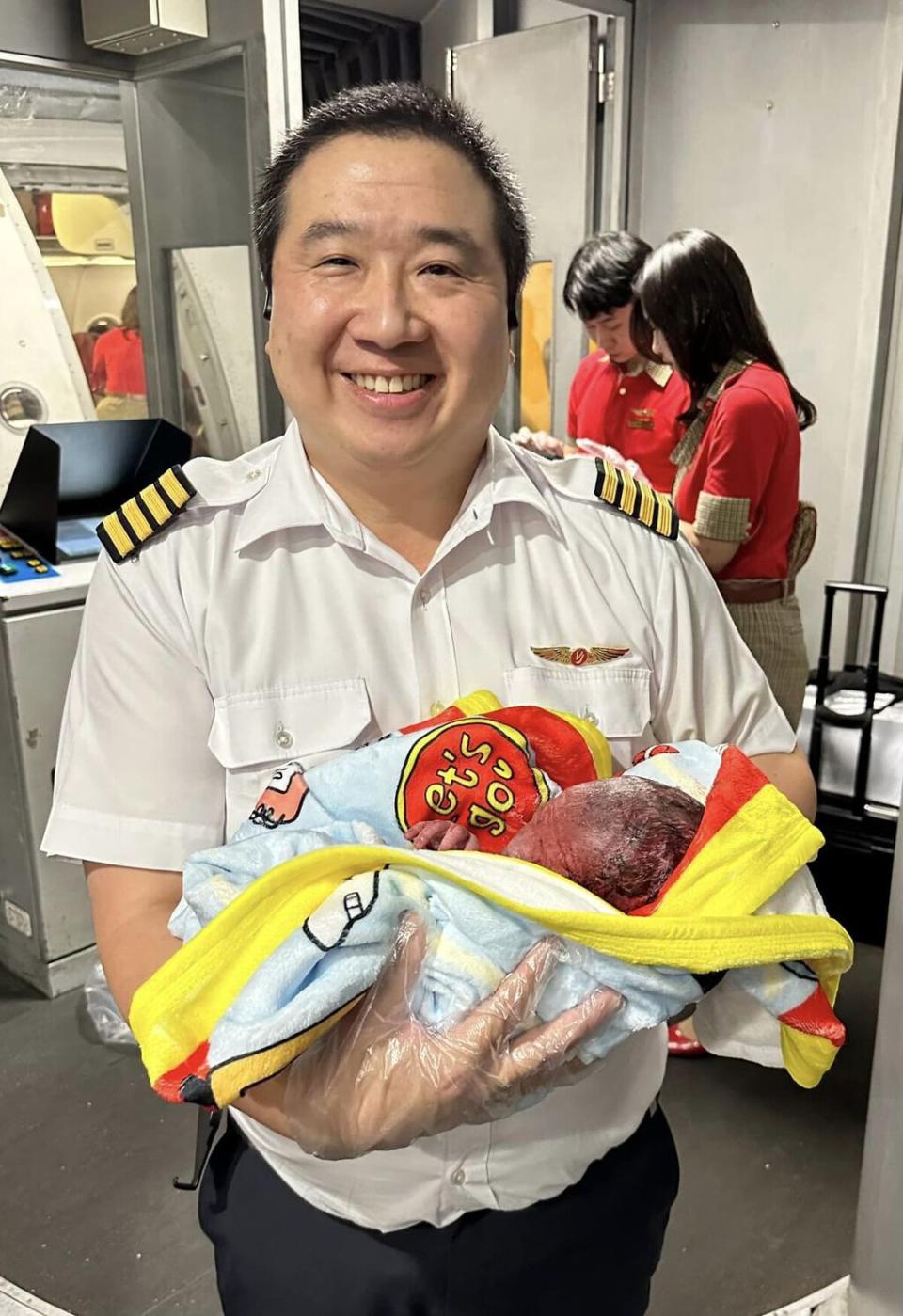 Travel Hot Topics | A pregnant woman suddenly went into labor on a flight from Taipei to Bangkok, and the captain personally delivered the baby in the air! After all, BB microphones get free flights for life?Attached are the pregnancy week limits for Hong Kong’s three major airlines