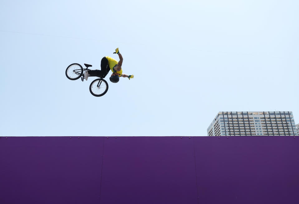 <p>TOKYO, JAPAN - AUGUST 01: Logan Martin of Team Australia competes in the during the Men's Park Final, run 1 of the BMX Freestyle on day nine of the Tokyo 2020 Olympic Games at Ariake Urban Sports Park on August 01, 2021 in Tokyo, Japan. (Photo by Ezra Shaw/Getty Images)</p> 