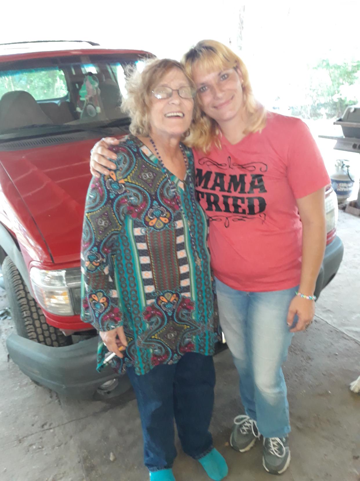 Linda Field (L) who has dementia, disappeared for 10 days from her Texas home. She was found, to the relief of her daughter Laura Bereta (R). (Photo: Courtesy of Laura Bereta)