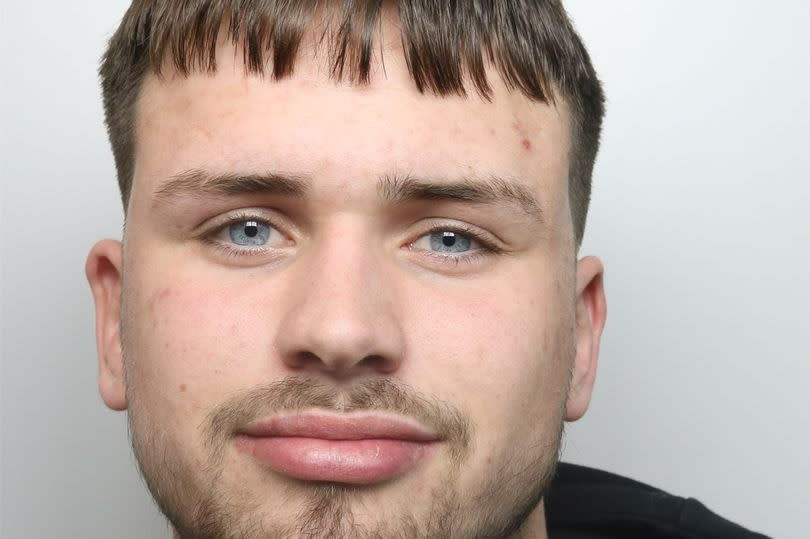 Devon Bentley has mocked police - after asking them for a reward to hand himself in. (SWNS/Staffordshire Police)
