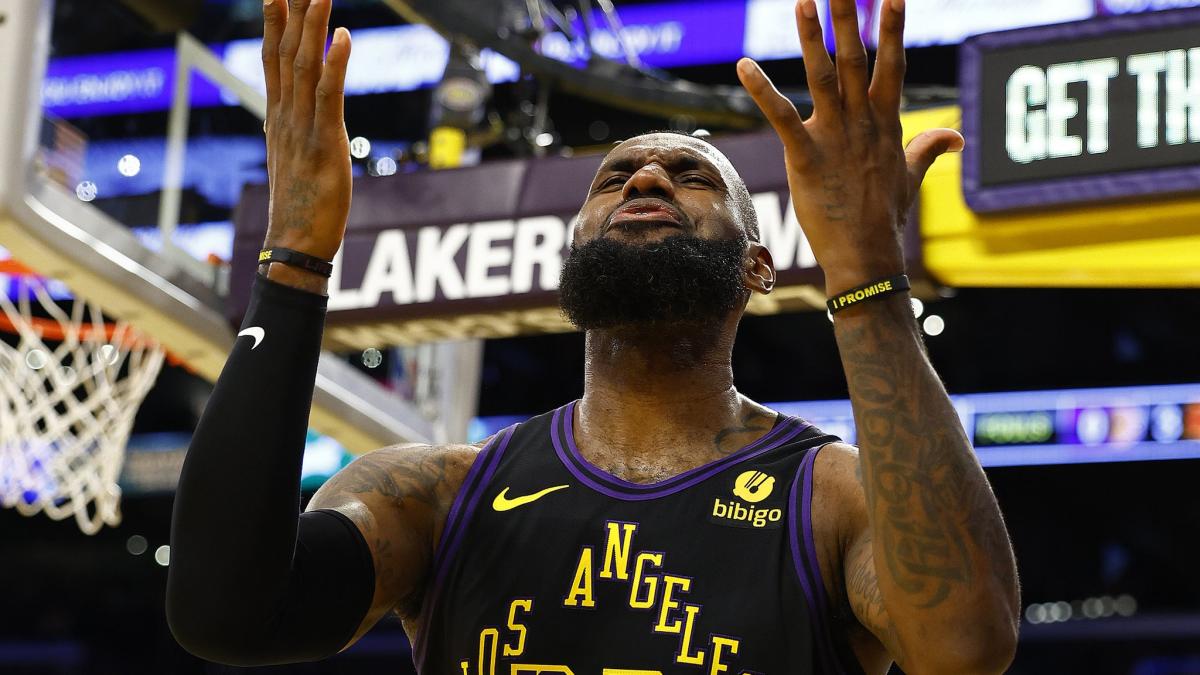 LeBron James leads Los Angeles Lakers to victory over Phoenix Suns, advancing to semi-finals