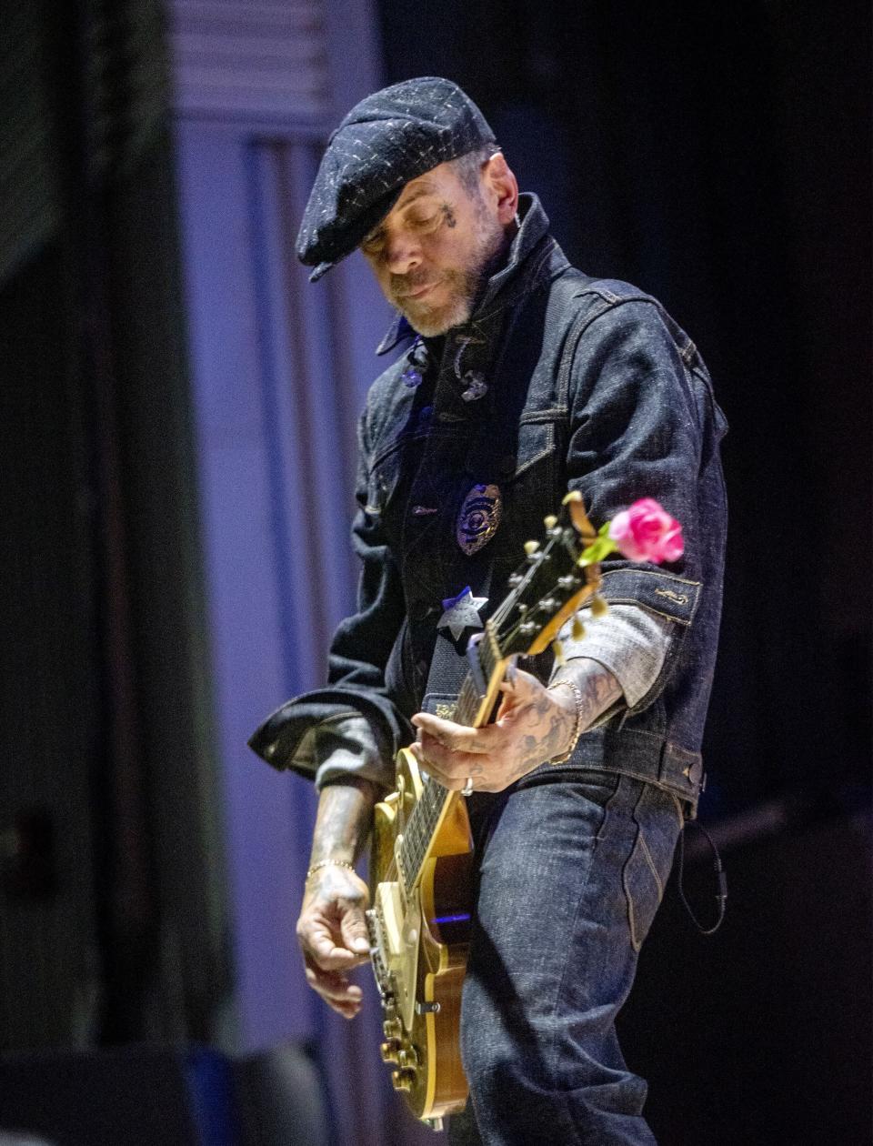 Mike Ness fronting Social Distortion at Stage AE.