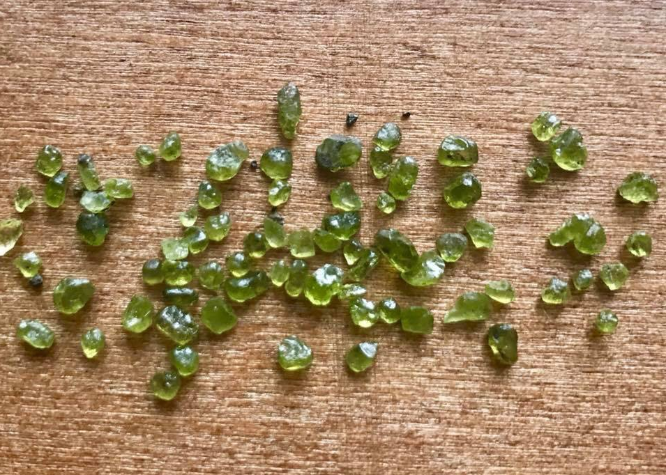 Geology just proved it’s gorgeous after a volcano in Hawaii started erupting green gems. Source: Twitter/ErinJordan