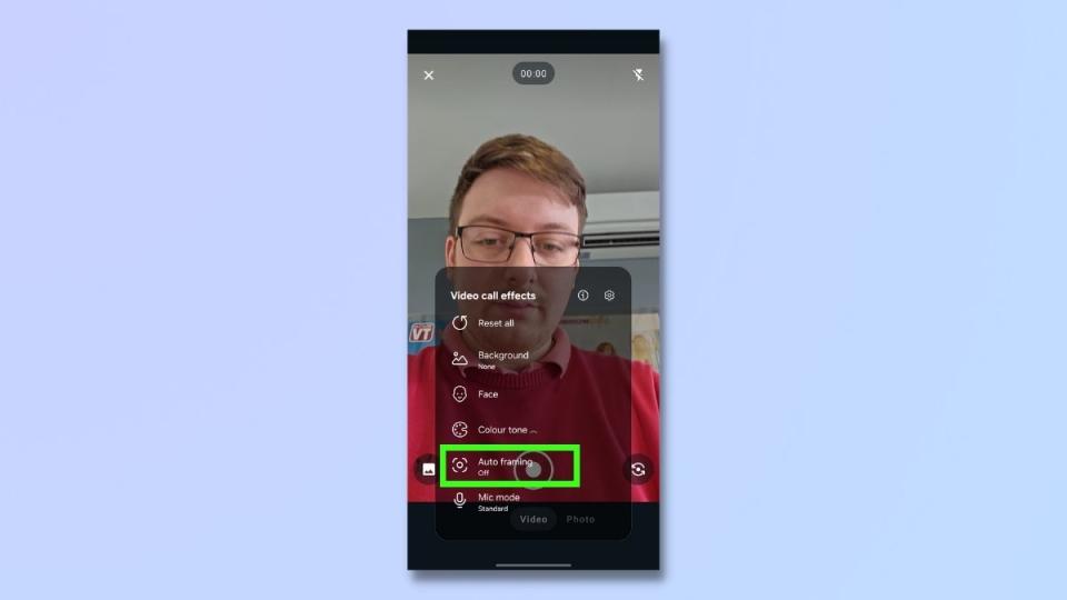 A screenshot showing how to use Samsung's auto framing feature for video calls