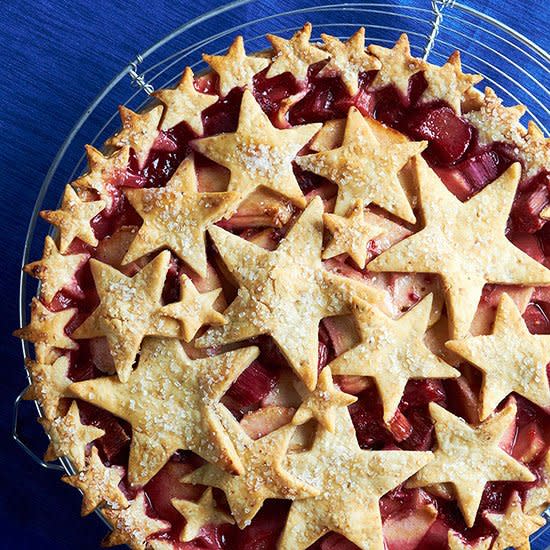 What fireworks? These festive 4th of July dessert recipes are guaranteed to sparkle and shine even more than the action in the sky! Celebrate Independence Day with patriotic pie recipes, star-shape scones, flag tarts, colorful 4th of July milkshakes, fresh berry parfaits, and more.