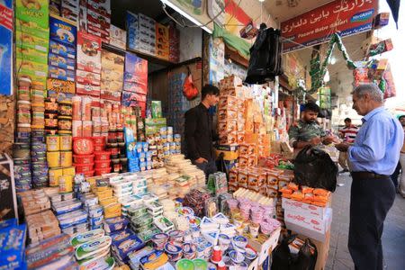 Residents shop from a market in the town of Zakho, Iraq October 11, 2017. REUTERS/Ari Jalal