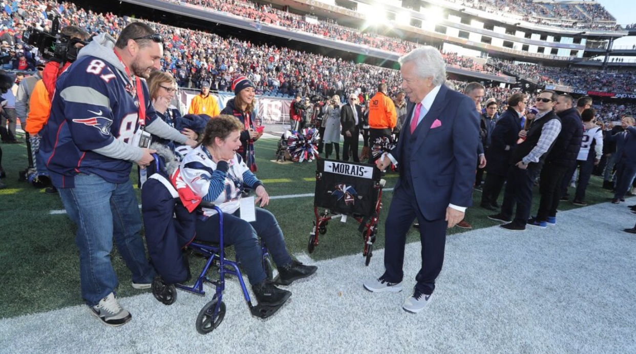 Cindy Morais recibe sorpresa de los Patriots (Foto: Twitter @Patriots)