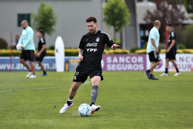 Lionel Messi, durante el entrenamiento del martes de la Selección Argentina, antes del cotejo contra Uruguay