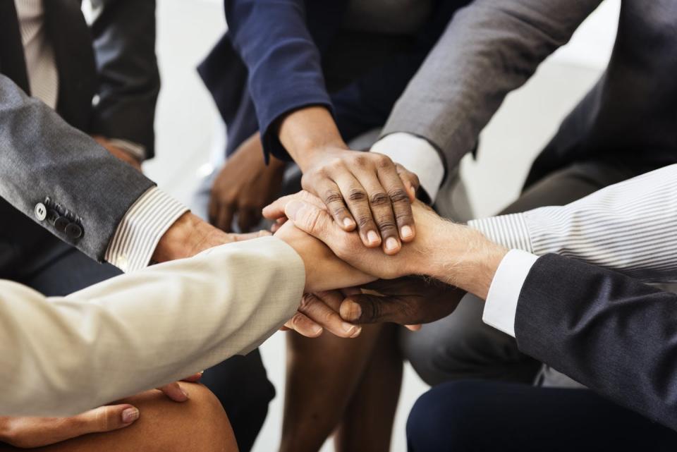 <span class="caption">Having strong social support is especially helpful for developing entrepreneurial resilience.</span> <span class="attribution"><span class="source">(Shutterstock)</span></span>