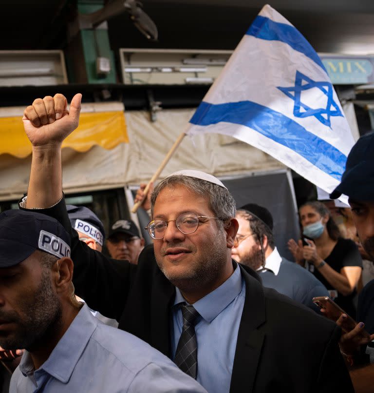 Un ministro ultranacionalista del gobierno de Israel visitó el martes un polémico lugar sagrado en Jerusalén