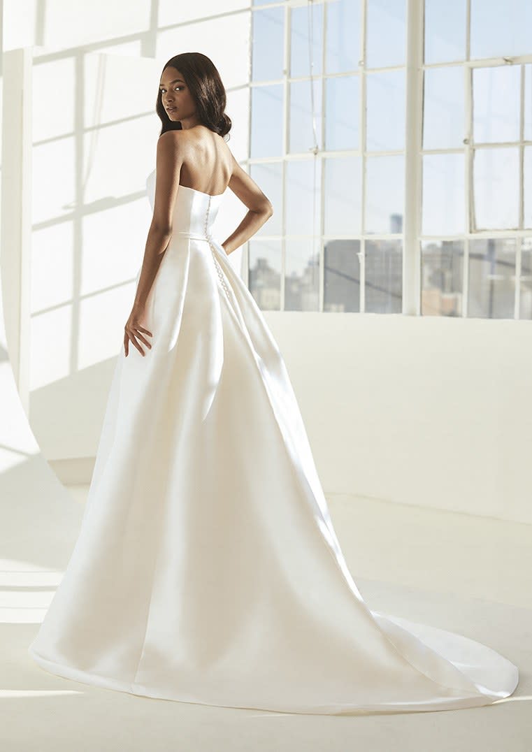 <cite class="credit">Photo courtesy of Pronovias</cite>