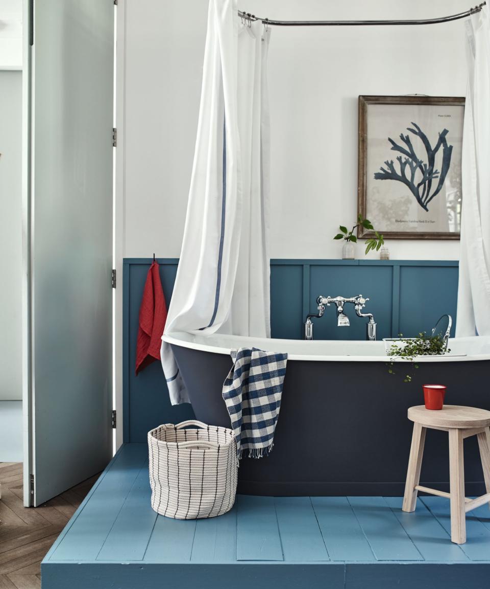 20. Bring coastal decor into a bathroom - subtly