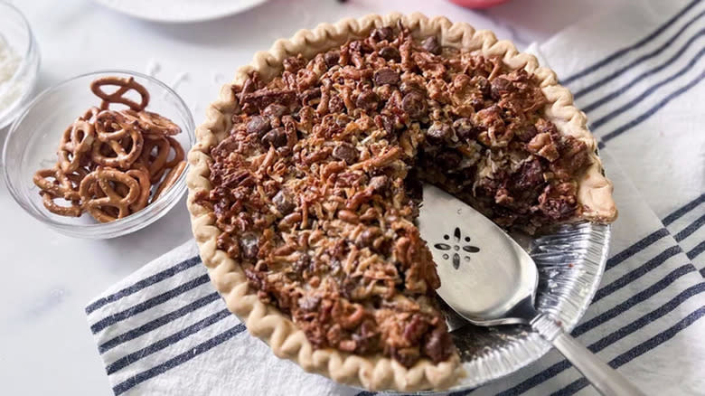 chocolate chip pie with pretzels