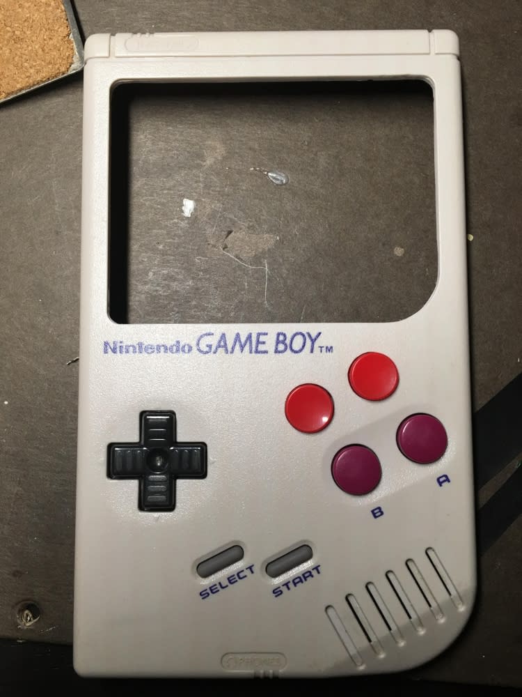 最強元祖 Game Boy 改機！超任, GBA 遊戲都玩得 [影片]