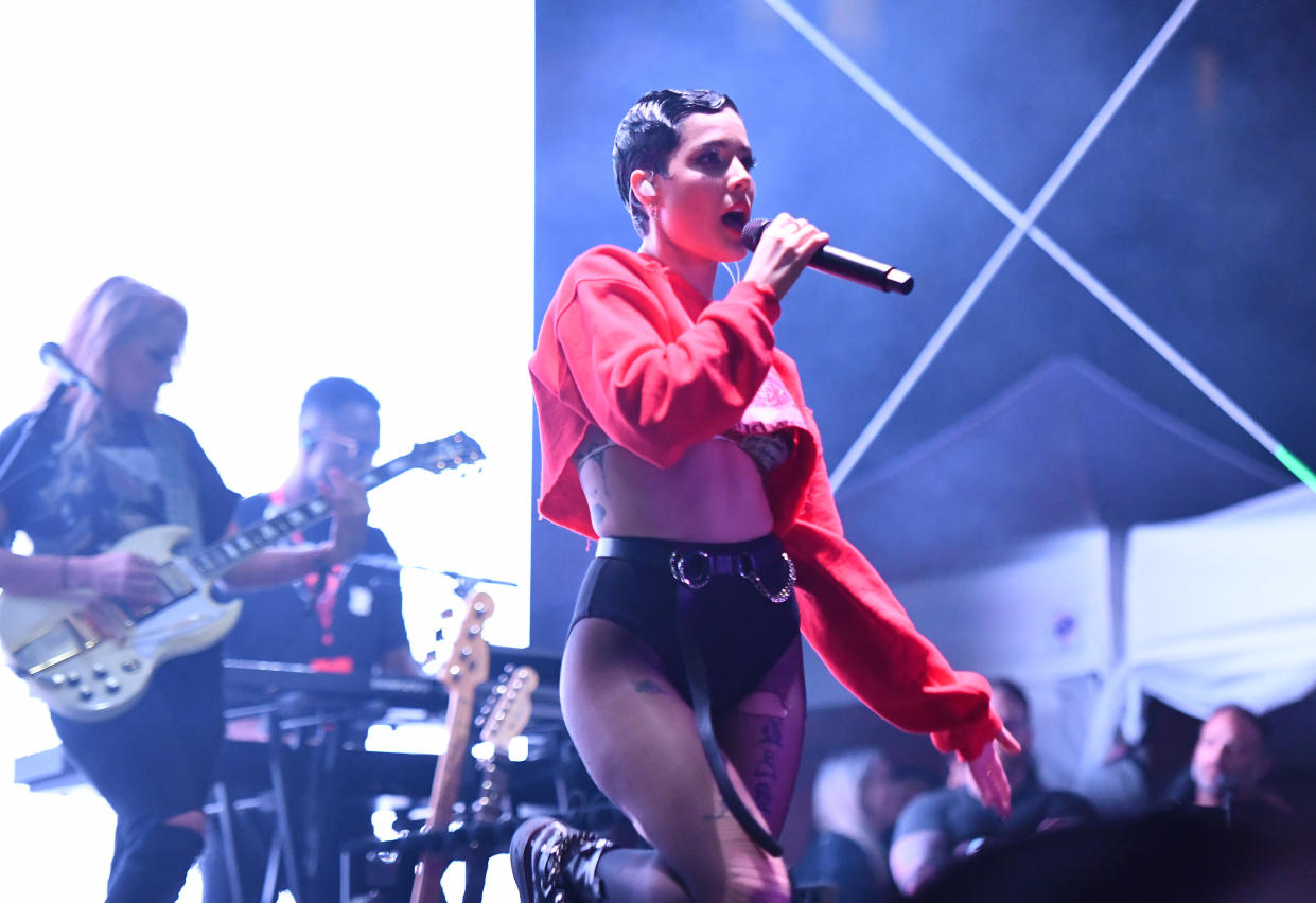 Halsey called out a heckling fan during her performance in Miami. (Photo: Noam Galai/Getty Images for BudX)