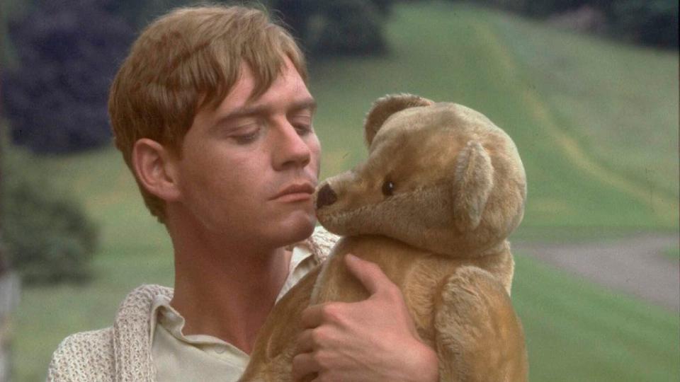 El actor británico interpretando a Sebastian Flyte en la serie "Brideshead Revisited" de 1981.