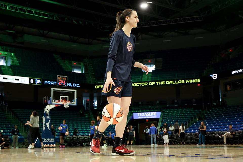 Caitlin Clark, Nike Kobe 6, WNBA