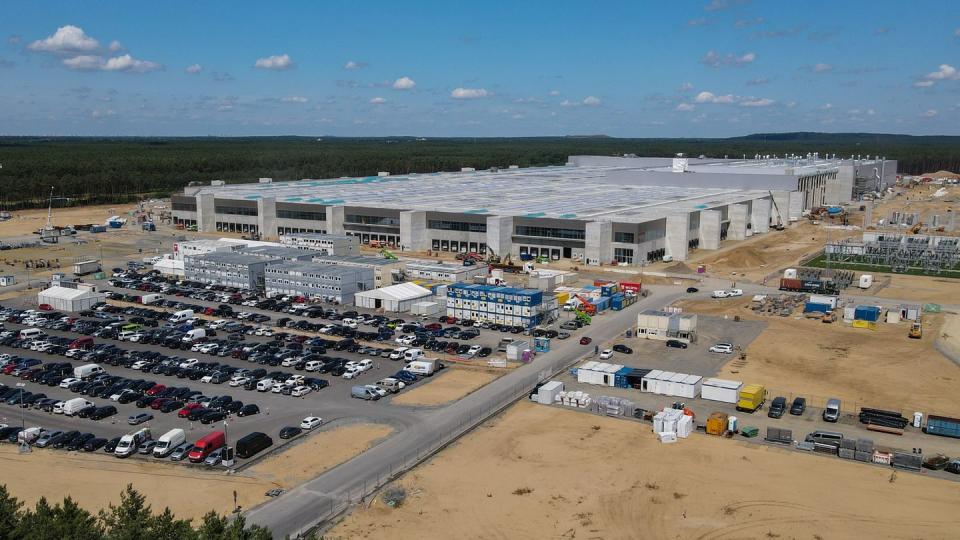 Blick auf das Baugelände der Tesla-Autofabrik östlich von Berlin.