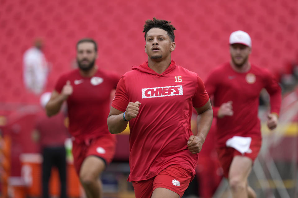 Kansas City Chiefs quarterback Patrick Mahomes warmed up before Thursday night's game but did not play. (AP Photo/Ed Zurga)