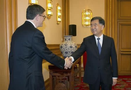 U.S. Treasury Secretary Jack Lew (L) shakes hands with Chinese Vice Premier Wang Yang as he arrives for a meeting at the Zhongnanhai Leadership Compound in Beijing March 30, 2015. REUTERS/Mark Schiefelbein/Pool