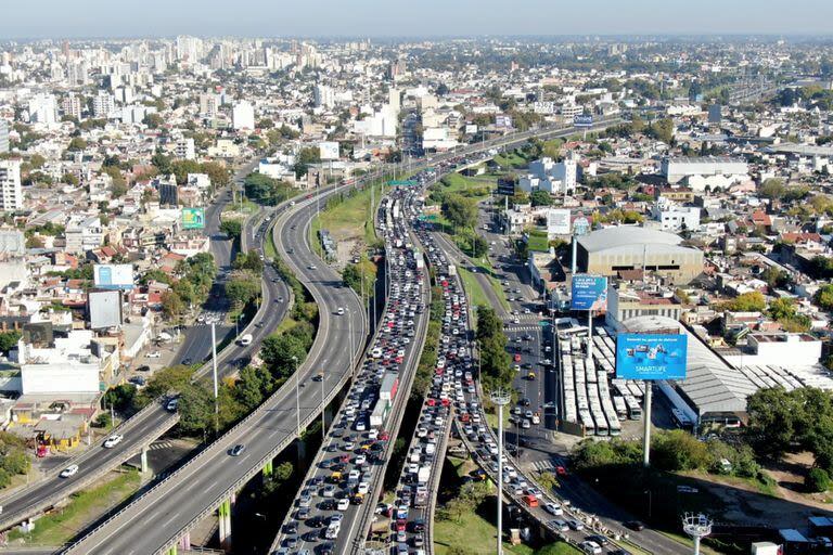 Los automovilistas que transiten por Acceso Oeste también deberán pagar el doble de peaje