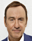 <p>El cabello – o peluca – rojizo de Kevin Spacey le da a esta mezcla un toque caricaturesco, lo que tampoco ayuda la expresión de De Niro.</p>