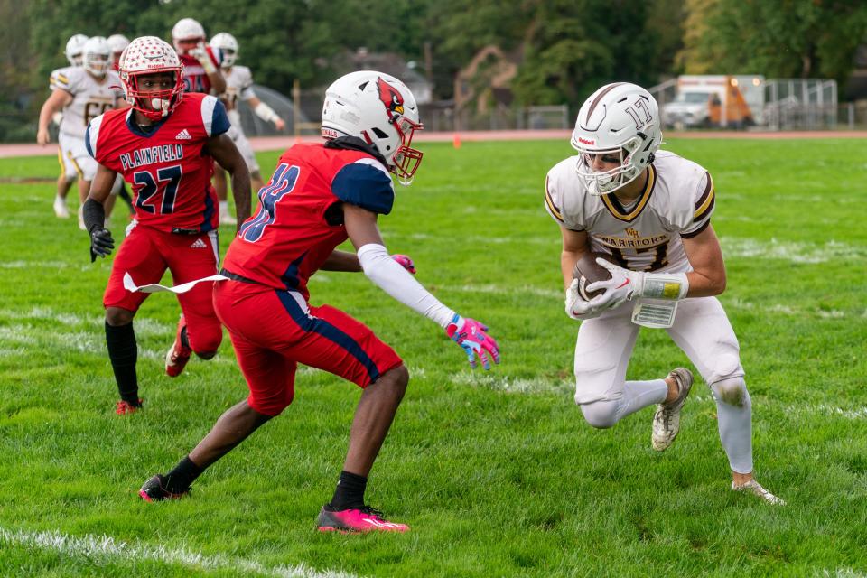 Watchung Hills’ Jack Clintock (17) runs the ball against Plainfield on Saturday, Oct. 7, 2023, afternoon at Hub Stein Field in Plainfield.