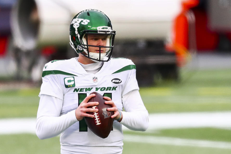 FOXBOROUGH, MA - JANUARY 03:  Sam Darnold #14 of the New York Jets warms up before a game against the New England Patriots at Gillette Stadium on January 3, 2021 in Foxborough, Massachusetts. (Photo by Adam Glanzman/Getty Images)