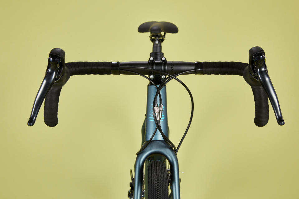 Flared handlebars of the Boardman ADV 8.6