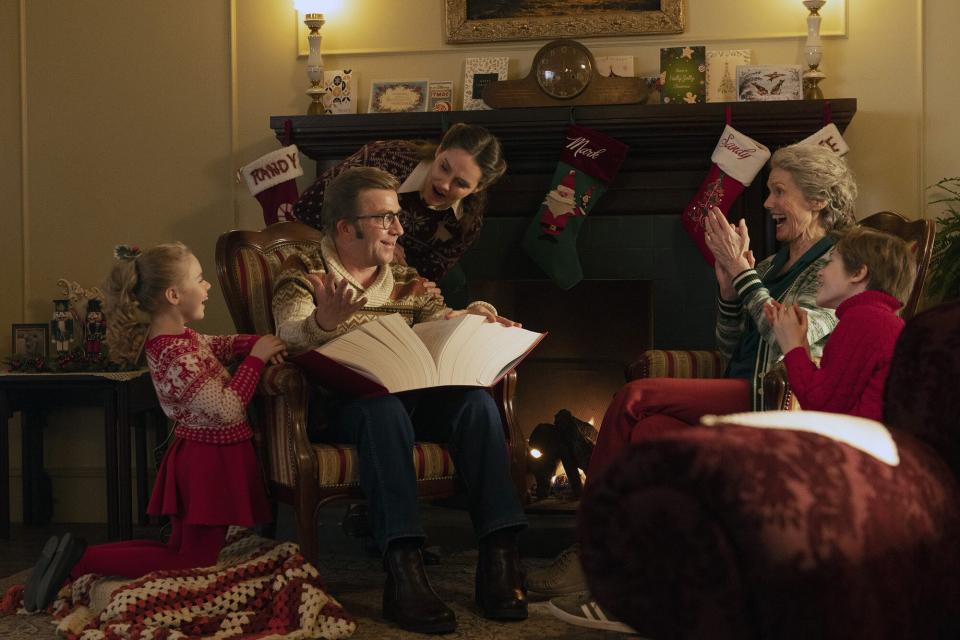 A CHRISTMAS STORY CHRISTMAS, from left: Julianna Layne, Peter Billingsley, Erinn Hayes, Julie Hagerty, River Drosche, 2022.