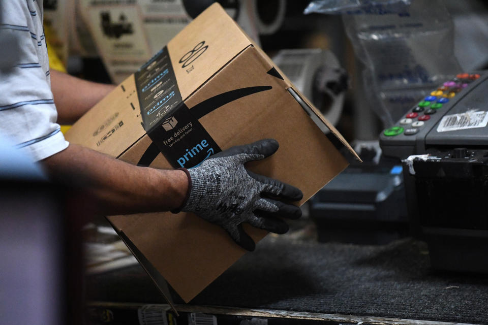 A worker assembles a box for delivery at the Amazon fulfillment center in Baltimore, Maryland, U.S., April 30, 2019. REUTERS/Clodagh Kilcoyne