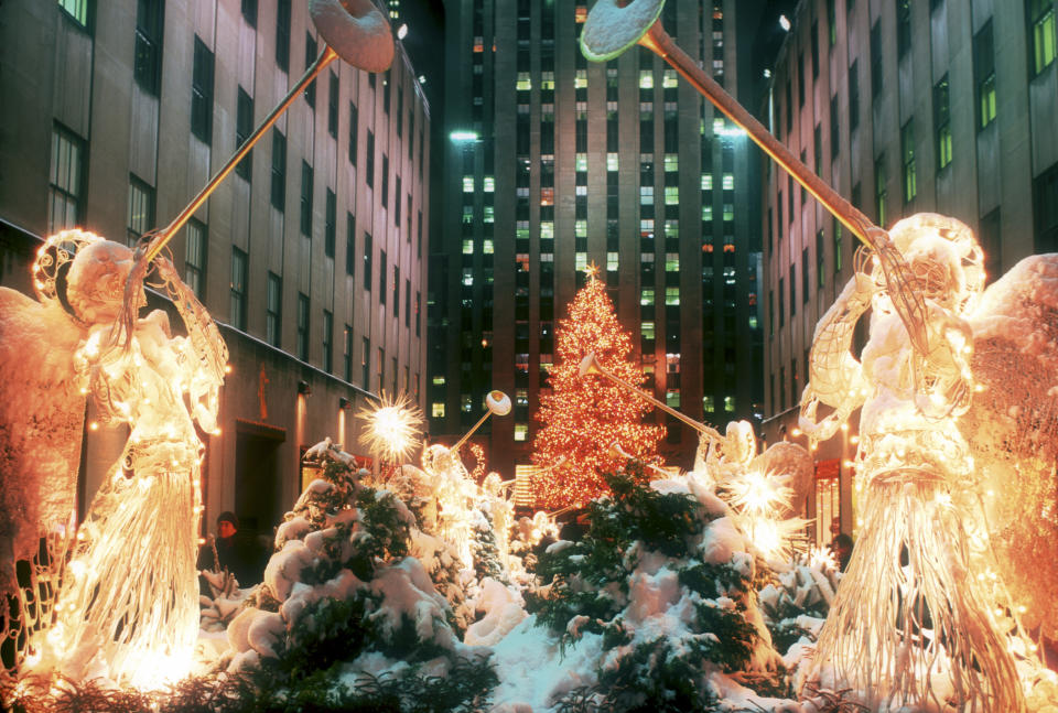 In der Weihnachtszeit kommt man um Ohrwürmer genauso wenig herum wie um leuchtende Deko. (Bild: Getty Images)