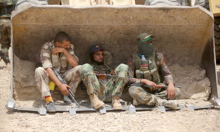 Iraq's Shi'ite paramilitaries holding their weapons rest in Nibai May 26, 2015. REUTERS/Stringer