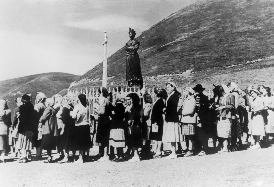 <p>A group of pilgrims travel to a holy site in the French Alps, where Mary is said to have appeared to two young shepherds.</p>